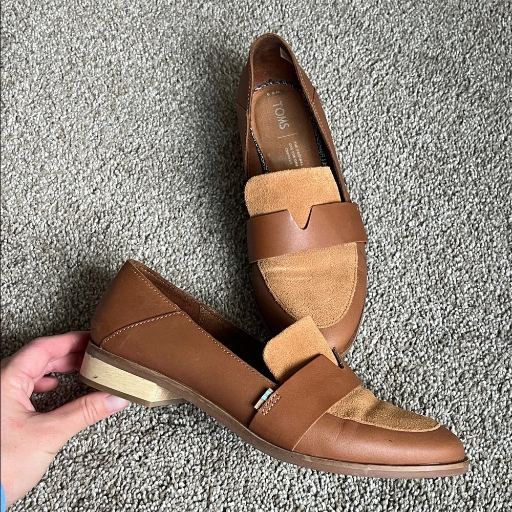 TOMS Women's Tan and Brown Loafers - Picture 2 of 4